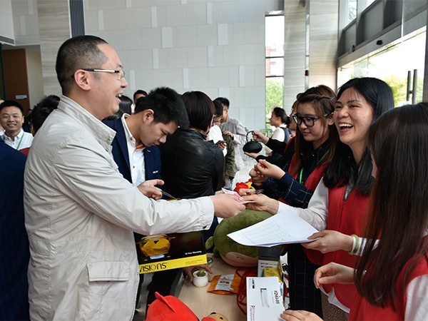 2017年“愛心義賣、健康樂跑”